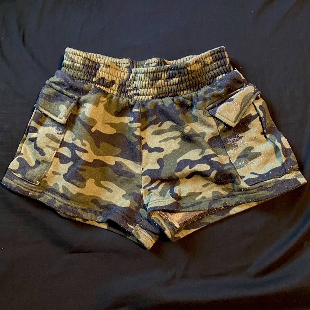 stella vival girl’s grunge camo shorts